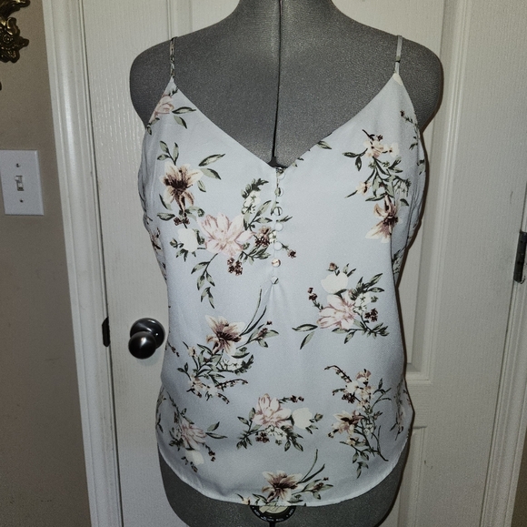 Dynamite blue floral blouse in size Large NWT - Picture 3 of 15
